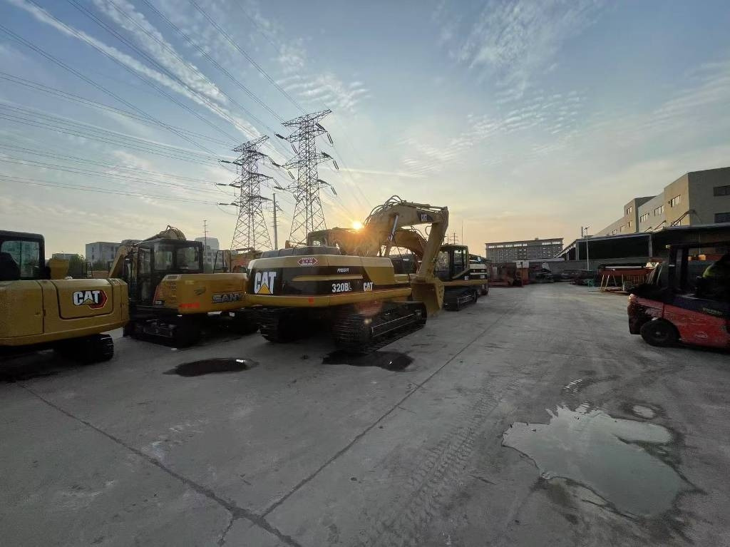 CAT 320 B - Rupsgraafmachine: afbeelding 1 CAT 320 B - Rupsgraafmachine: afbeelding 1