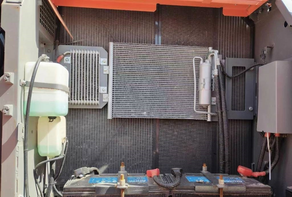 Hitachi ZX 240  - Rupsgraafmachine: afbeelding 2 Hitachi ZX 240  - Rupsgraafmachine: afbeelding 2