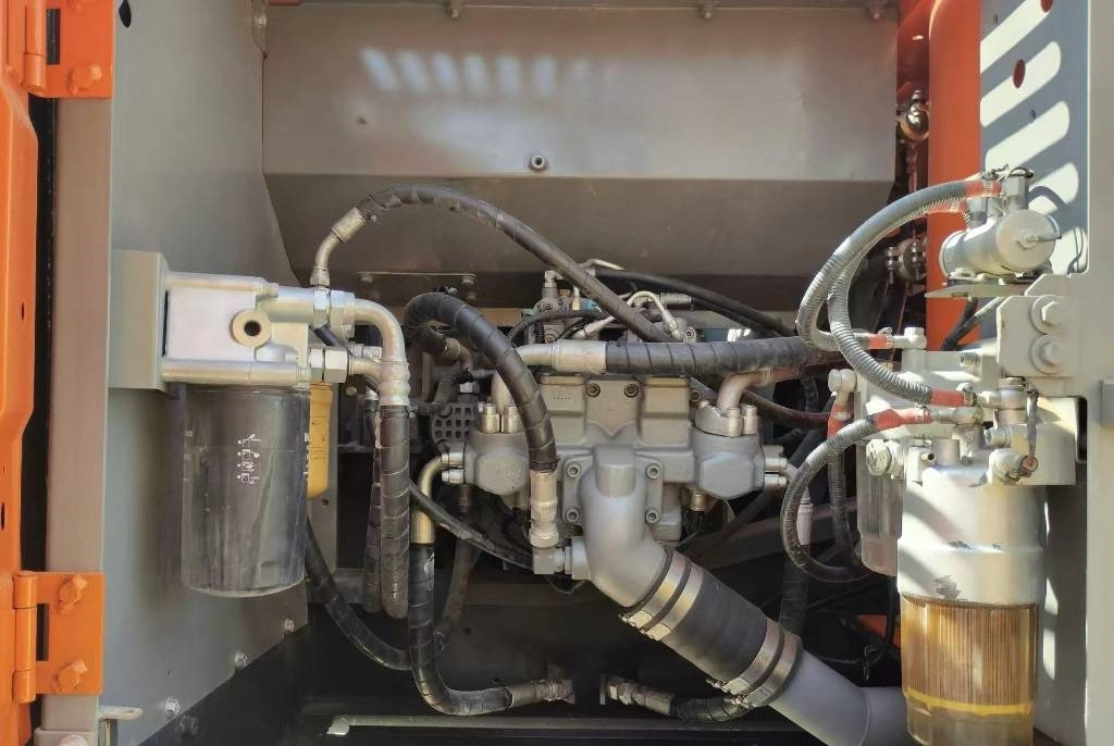 Hitachi ZX 240  - Rupsgraafmachine: afbeelding 4 Hitachi ZX 240  - Rupsgraafmachine: afbeelding 4