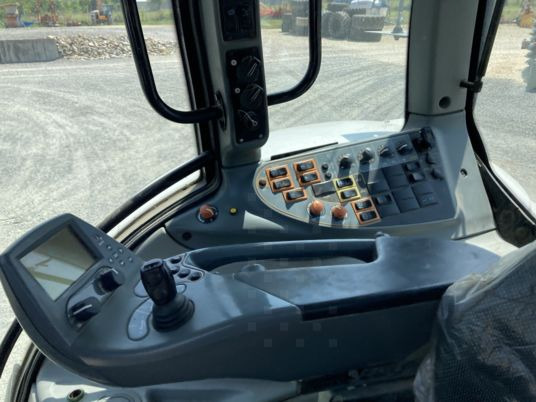 Valtra T 152 - Tractor: afbeelding 2 Valtra T 152 - Tractor: afbeelding 2