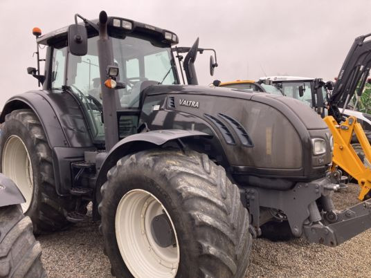 Valtra T213 VERSU - Tractor: afbeelding 1 Valtra T213 VERSU - Tractor: afbeelding 1