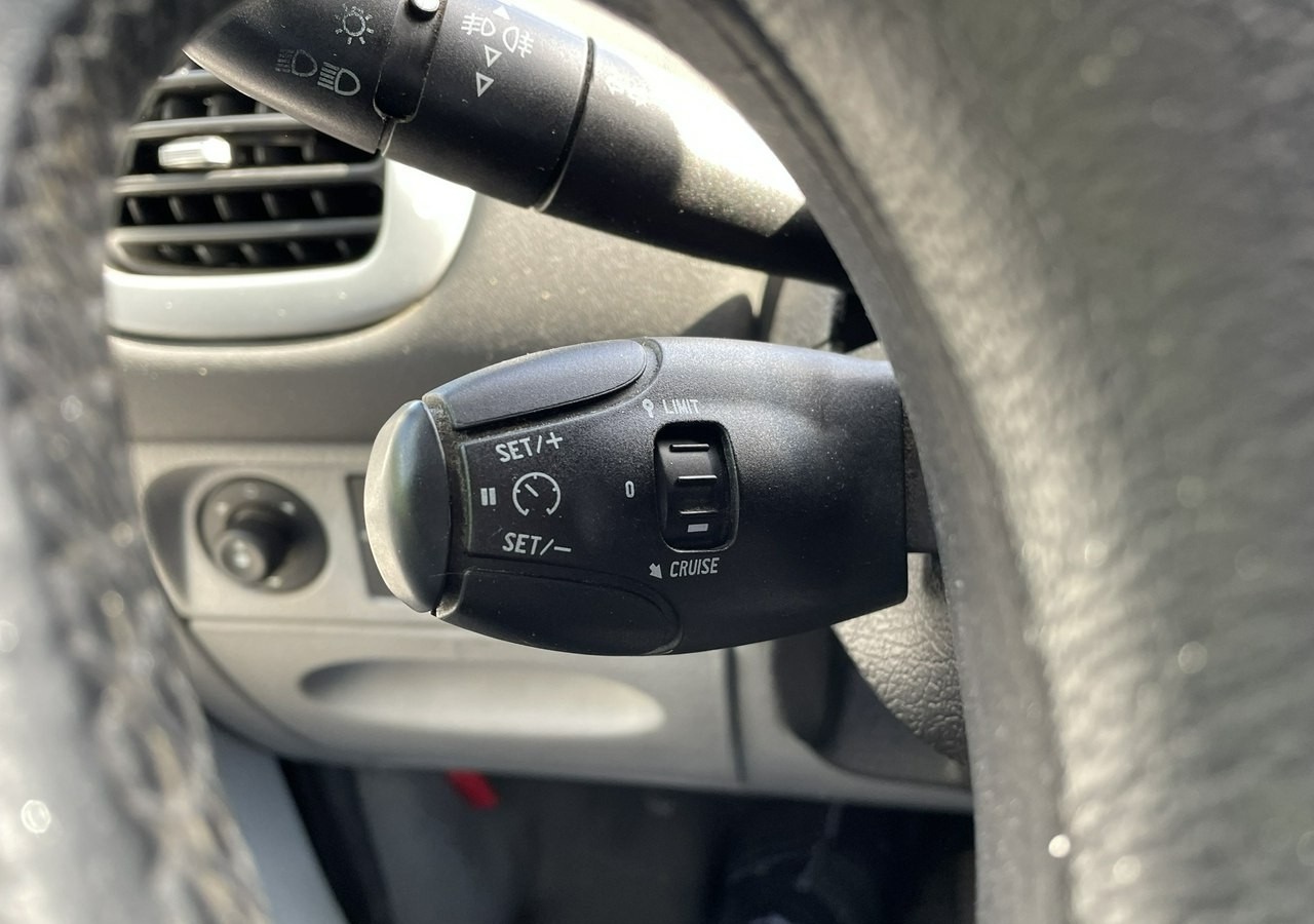 Personenwagen Citroen Xsara Picasso Citroen Xsara Picasso 1.6HDI-110KM Klima tempomat 2006: afbeelding 13 Personenwagen Citroen Xsara Picasso Citroen Xsara Picasso 1.6HDI-110KM Klima tempomat 2006: afbeelding 13