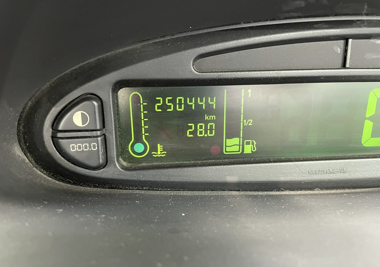 Personenwagen Citroen Xsara Picasso Citroen Xsara Picasso 1.6HDI-110KM Klima tempomat 2006: afbeelding 14 Personenwagen Citroen Xsara Picasso Citroen Xsara Picasso 1.6HDI-110KM Klima tempomat 2006: afbeelding 14