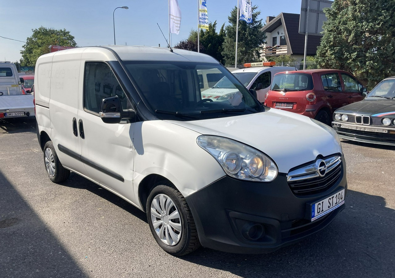 Fiat Doblo Fiat Doblo 1,3 jtd ECO Flex chłodnia do leków 2013 - Gesloten bestelwagen: afbeelding 1 Fiat Doblo Fiat Doblo 1,3 jtd ECO Flex chłodnia do leków 2013 - Gesloten bestelwagen: afbeelding 1