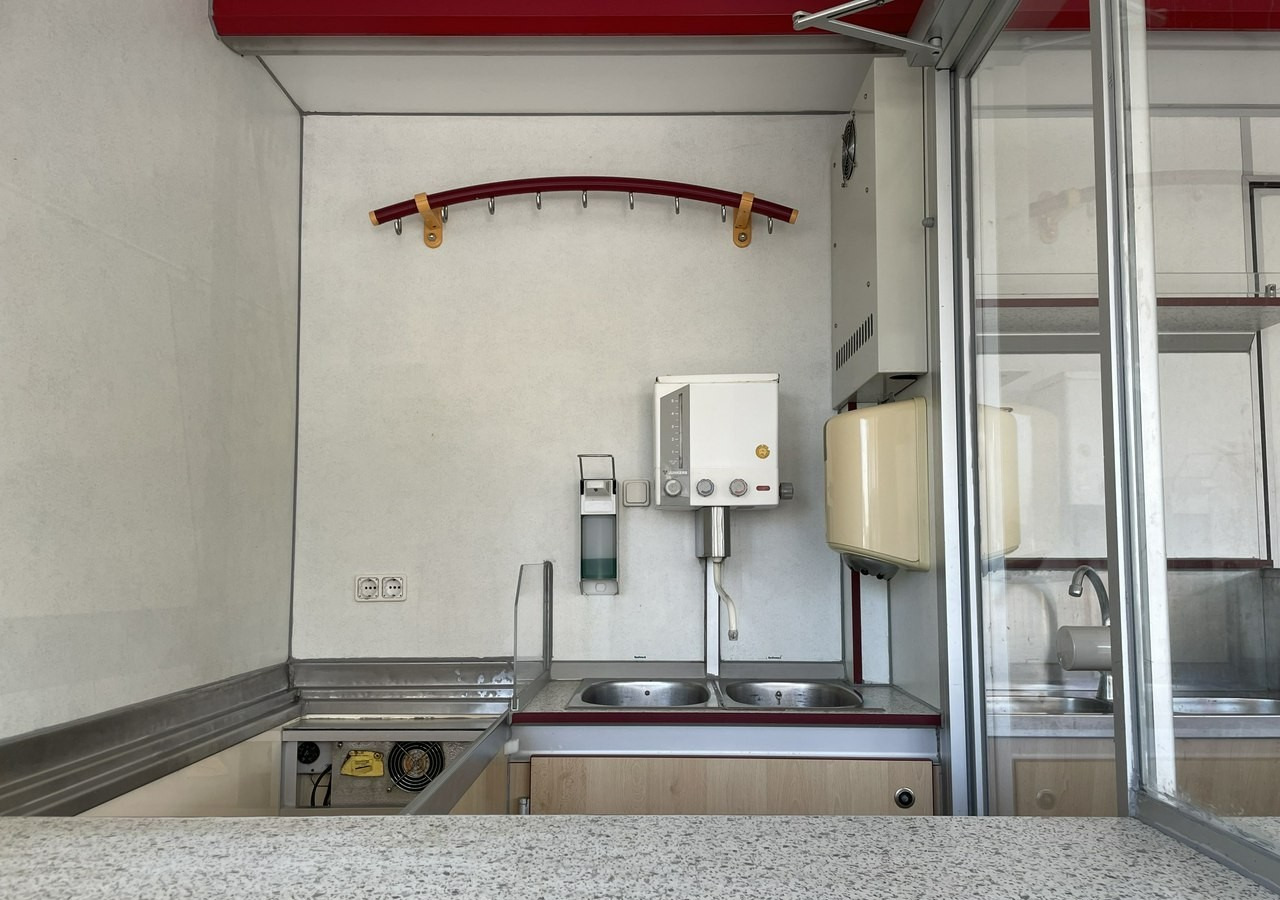 Fiat Ducato Autosklep wędlin Gastronomiczna food truck foodtruck W-zasil DMC 350 - Zelfrijdende verkoopwagen: afbeelding 4 Fiat Ducato Autosklep wędlin Gastronomiczna food truck foodtruck W-zasil DMC 350 - Zelfrijdende verkoopwagen: afbeelding 4