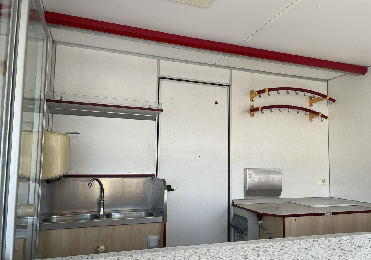 Fiat Ducato Autosklep wędlin Gastronomiczna food truck foodtruck W-zasil DMC 350 - Zelfrijdende verkoopwagen: afbeelding 3 Fiat Ducato Autosklep wędlin Gastronomiczna food truck foodtruck W-zasil DMC 350 - Zelfrijdende verkoopwagen: afbeelding 3