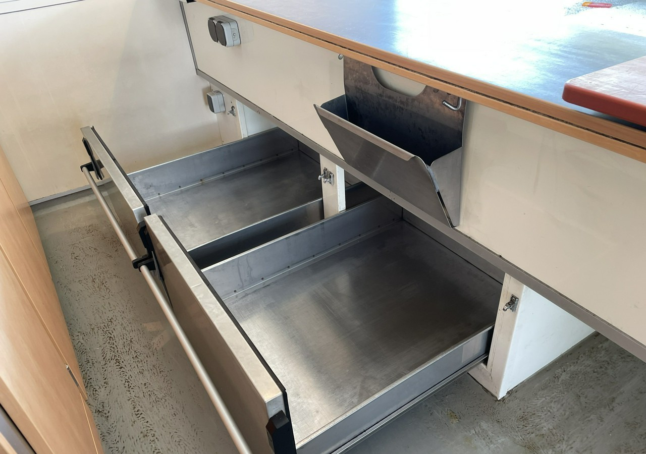 Fiat Ducato Autosklep wędlin Gastronomiczny Food Truck Foodtruck Sklep Borco - Zelfrijdende verkoopwagen: afbeelding 4 Fiat Ducato Autosklep wędlin Gastronomiczny Food Truck Foodtruck Sklep Borco - Zelfrijdende verkoopwagen: afbeelding 4