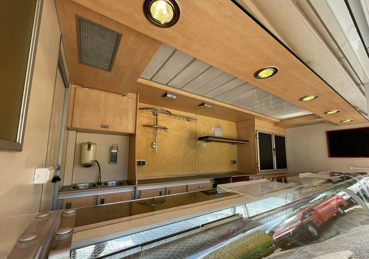 Fiat Ducato Autosklep wędlin Gastronomiczny Food Truck Foodtruck Sklep Borco - Zelfrijdende verkoopwagen: afbeelding 2 Fiat Ducato Autosklep wędlin Gastronomiczny Food Truck Foodtruck Sklep Borco - Zelfrijdende verkoopwagen: afbeelding 2