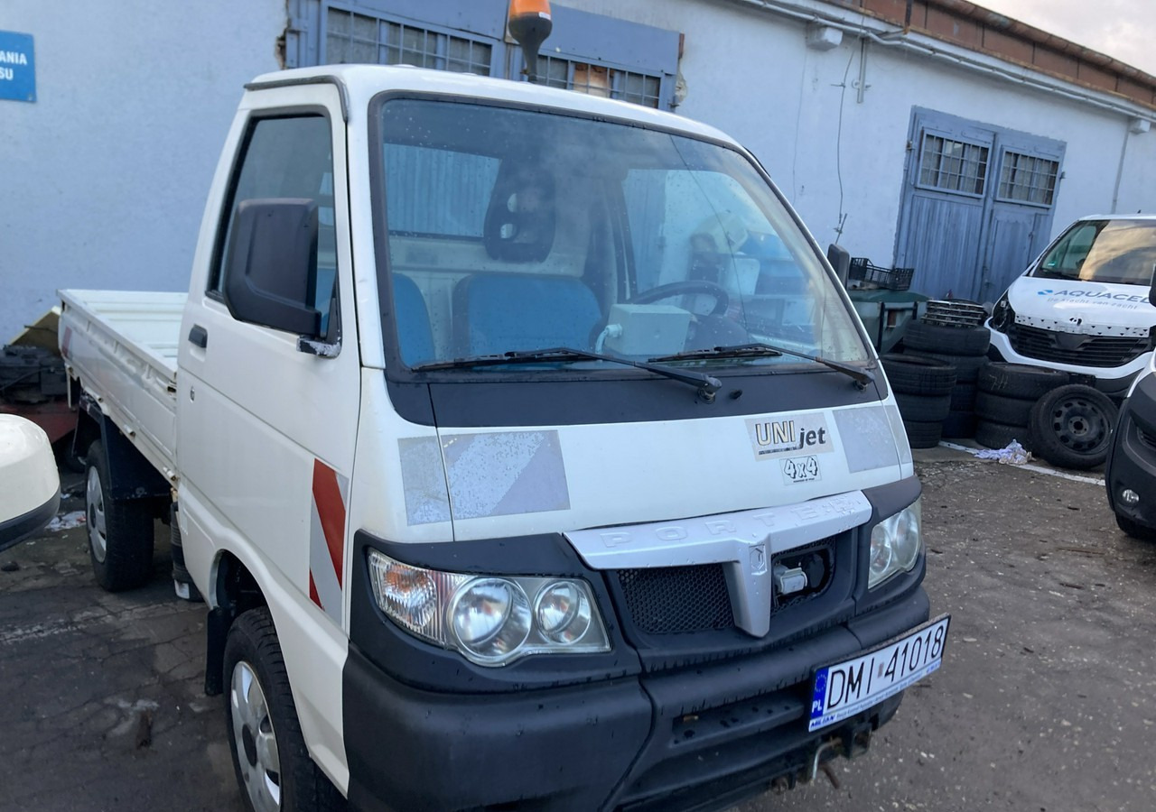 Inna Inny PFAU Piaggio Porter 4X4 Skrzynia odśnieżarka Pług 5655km 2012 - Bestelwagen met open laadbak: afbeelding 2 Inna Inny PFAU Piaggio Porter 4X4 Skrzynia odśnieżarka Pług 5655km 2012 - Bestelwagen met open laadbak: afbeelding 2