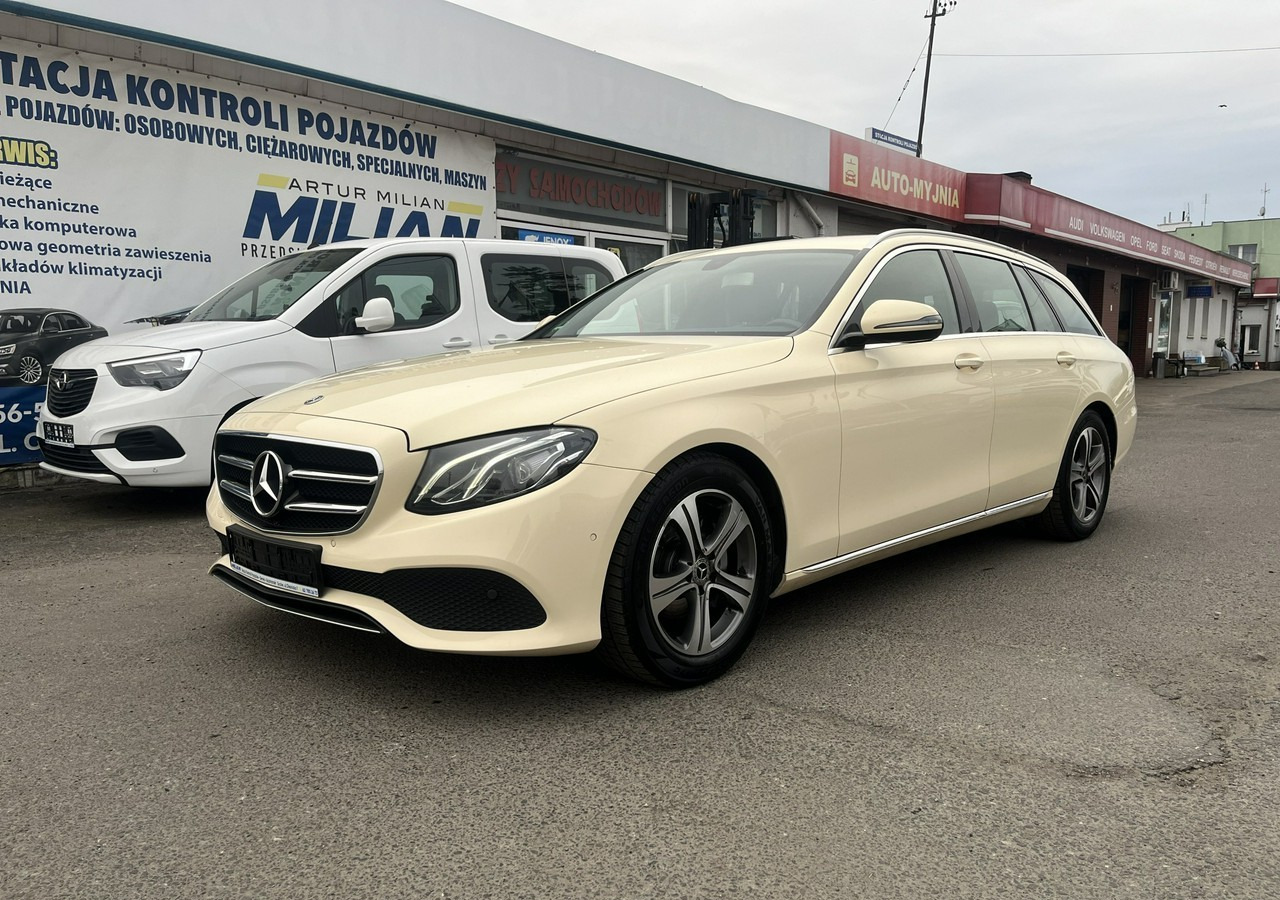 Mercedes-Benz Klasa E E220d T 9G-tronic 197KM Navi FullLed Kamera Asystent Model 2020 FV 2 - Personenwagen: afbeelding 2 Mercedes-Benz Klasa E E220d T 9G-tronic 197KM Navi FullLed Kamera Asystent Model 2020 FV 2 - Personenwagen: afbeelding 2