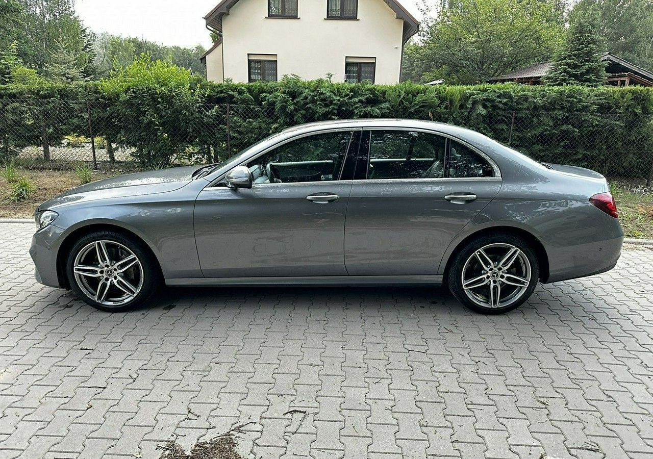 Mercedes-Benz Klasa E W213 E220d 2.0 194KM AMG-Pakiet MultibeamLed*Skóra*Navi*Kamera360* Salon - Personenwagen: afbeelding 4 Mercedes-Benz Klasa E W213 E220d 2.0 194KM AMG-Pakiet MultibeamLed*Skóra*Navi*Kamera360* Salon - Personenwagen: afbeelding 4
