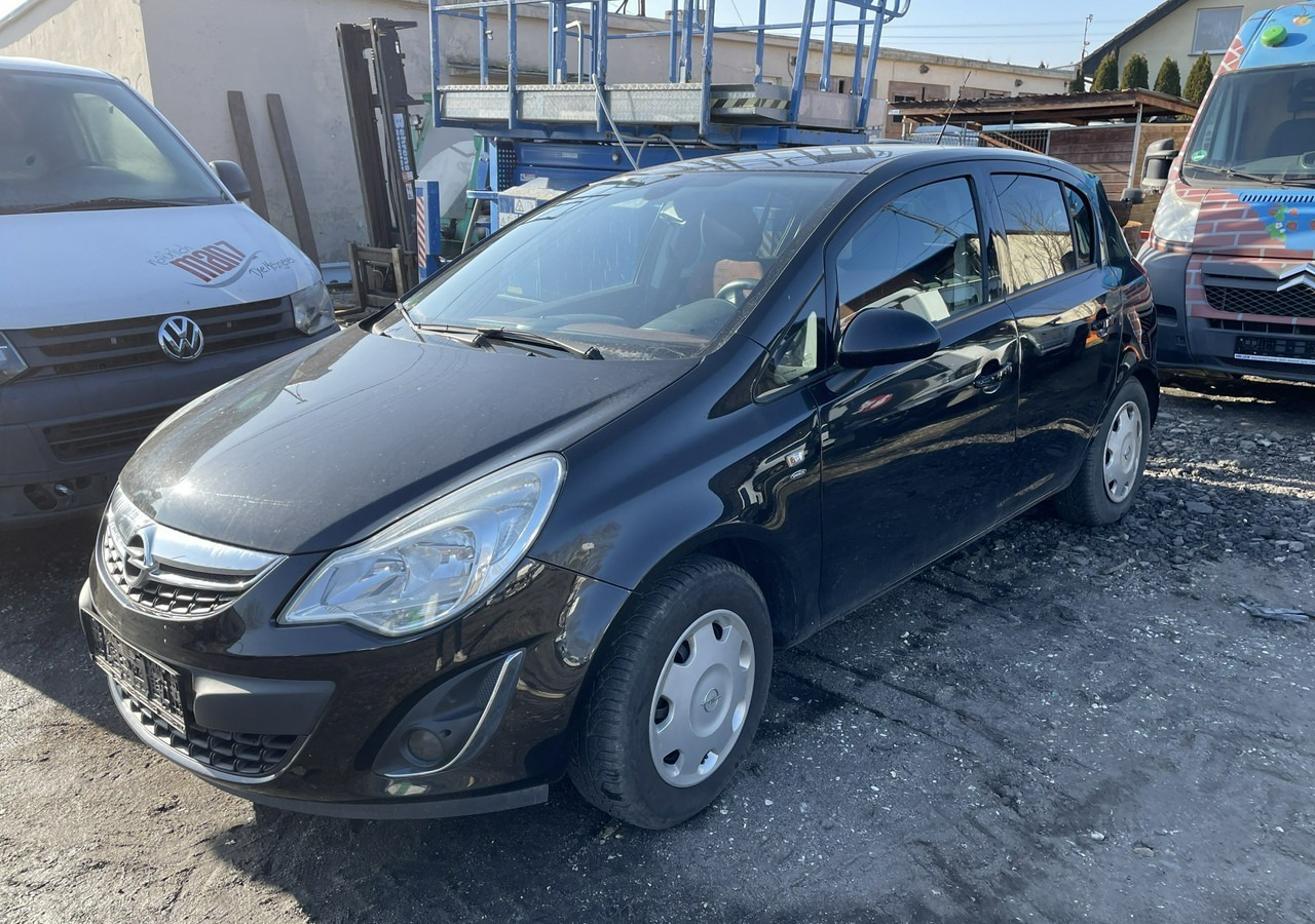 Opel Corsa D Corsa 1.4-87 KM Klima 2011 - Hatchback: afbeelding 2 Opel Corsa D Corsa 1.4-87 KM Klima 2011 - Hatchback: afbeelding 2