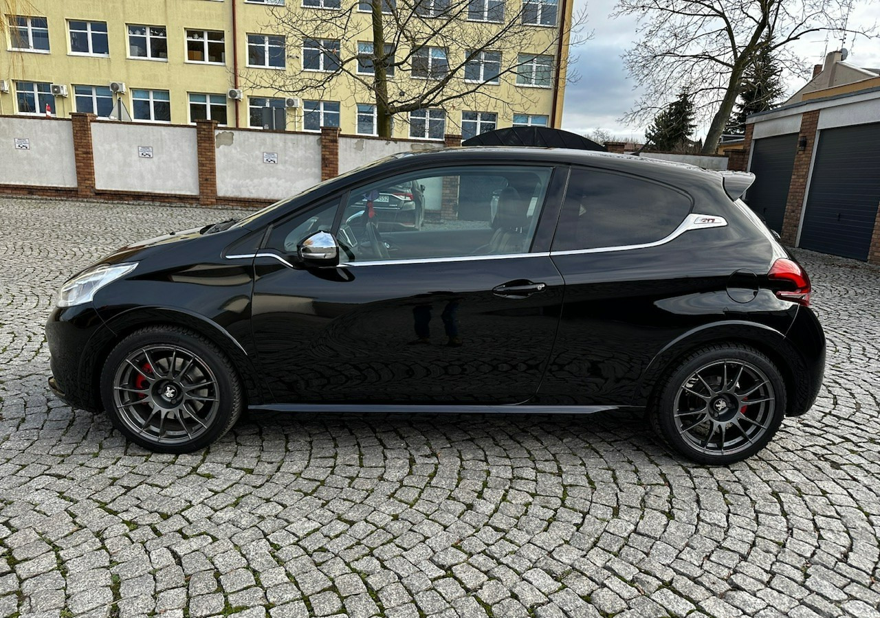 Peugeot 208 I 208GTI Sport 1.6THP 208KM Panorama Led JBL Navi Kamera OZ-Racing 201 - Personenwagen: afbeelding 5 Peugeot 208 I 208GTI Sport 1.6THP 208KM Panorama Led JBL Navi Kamera OZ-Racing 201 - Personenwagen: afbeelding 5