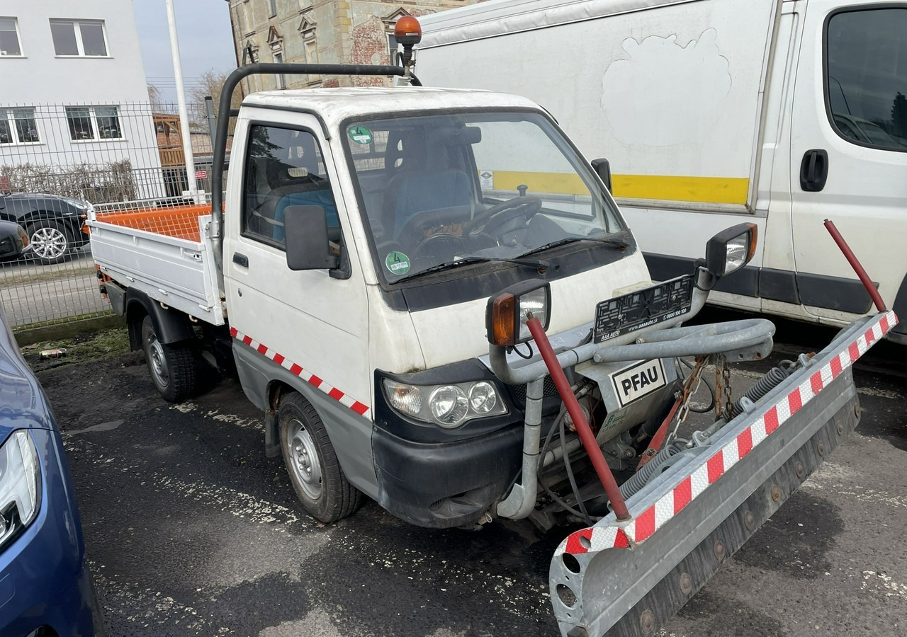Piaggio Piaggio PFAU Wywrotka 4X4 posypywarka odśnieżarka pług 2009 - Sneeuwruimer: afbeelding 1 Piaggio Piaggio PFAU Wywrotka 4X4 posypywarka odśnieżarka pług 2009 - Sneeuwruimer: afbeelding 1