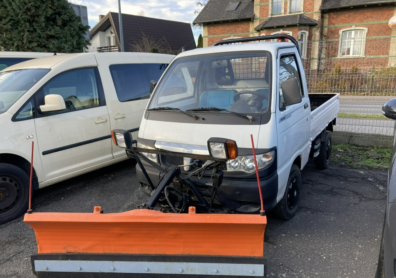 Piaggio Piaggio Porter 4X4 Skrzynia odśnieżarka Pług 2011 - Sneeuwruimer: afbeelding 1 Piaggio Piaggio Porter 4X4 Skrzynia odśnieżarka Pług 2011 - Sneeuwruimer: afbeelding 1