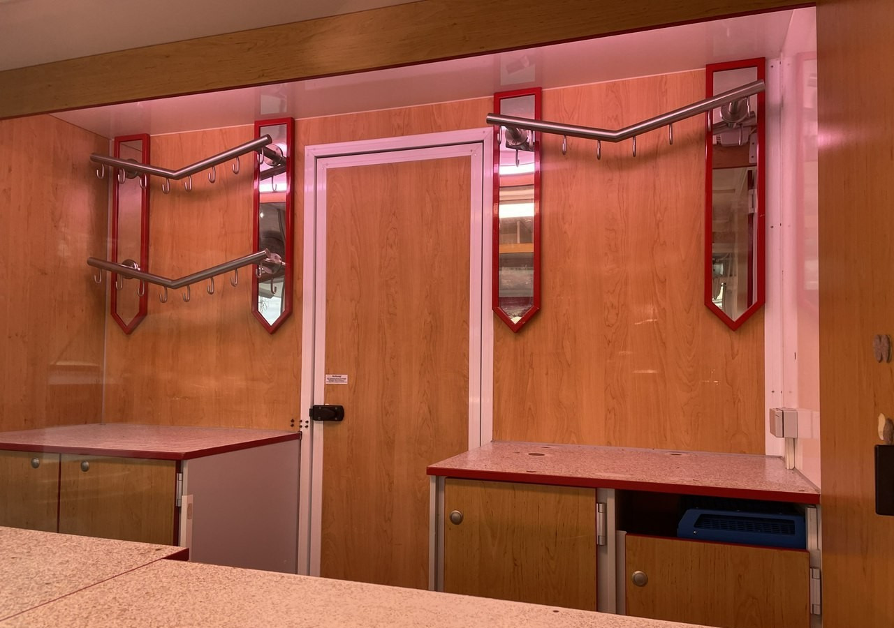 Renault Master Autosklep Wędli Gastronomiczny Food Truck Foodtruck sklep W-zasil 20 - Zelfrijdende verkoopwagen: afbeelding 4 Renault Master Autosklep Wędli Gastronomiczny Food Truck Foodtruck sklep W-zasil 20 - Zelfrijdende verkoopwagen: afbeelding 4