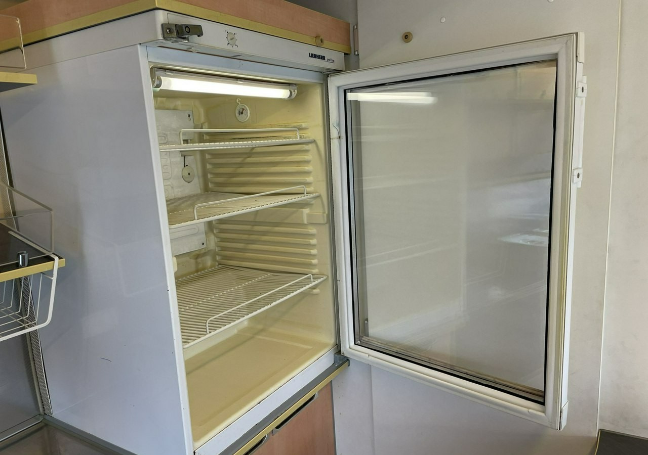 Renault Master Autosklep Wędli-pie Gastronomiczny Food Truck Foodtruck Sklep bar 20 - Zelfrijdende verkoopwagen: afbeelding 3 Renault Master Autosklep Wędli-pie Gastronomiczny Food Truck Foodtruck Sklep bar 20 - Zelfrijdende verkoopwagen: afbeelding 3