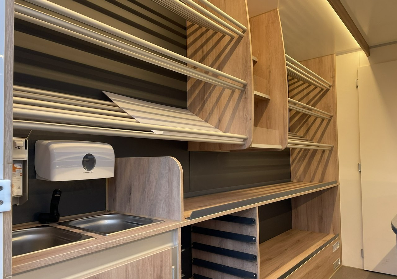 Renault Master Autosklep piec Sklep Gastronomiczny Food Truck Foodtruck bar Borco20 - Zelfrijdende verkoopwagen: afbeelding 4 Renault Master Autosklep piec Sklep Gastronomiczny Food Truck Foodtruck bar Borco20 - Zelfrijdende verkoopwagen: afbeelding 4