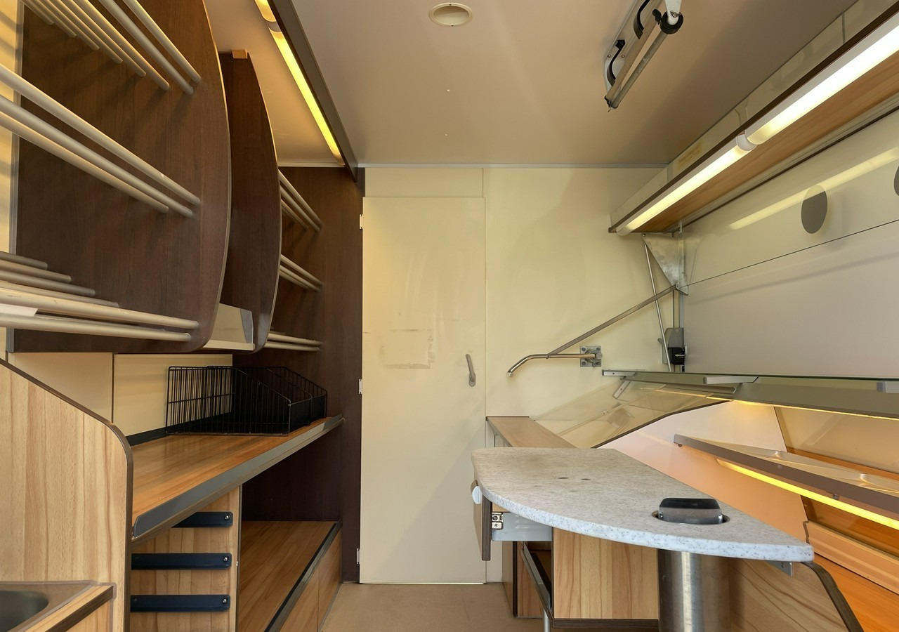 Renault Master Autosklep pieczyw Sklep Gastronomiczny Food Truck Foodtruck Borco 20 - Zelfrijdende verkoopwagen: afbeelding 2 Renault Master Autosklep pieczyw Sklep Gastronomiczny Food Truck Foodtruck Borco 20 - Zelfrijdende verkoopwagen: afbeelding 2