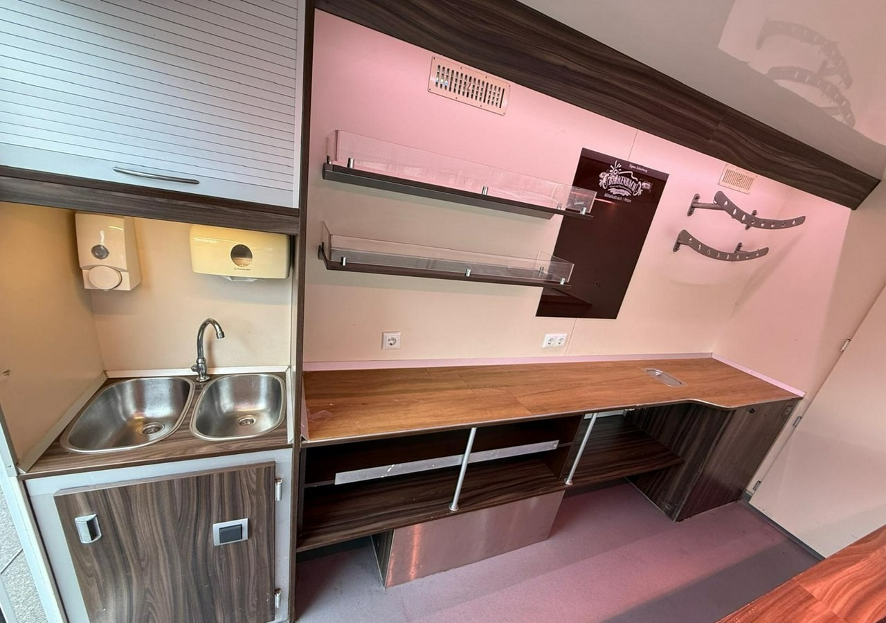 Renault Master Autosklep wędlin Gastronomiczny Food Truck Foodtruck Sklep Solar 20 - Zelfrijdende verkoopwagen: afbeelding 3 Renault Master Autosklep wędlin Gastronomiczny Food Truck Foodtruck Sklep Solar 20 - Zelfrijdende verkoopwagen: afbeelding 3