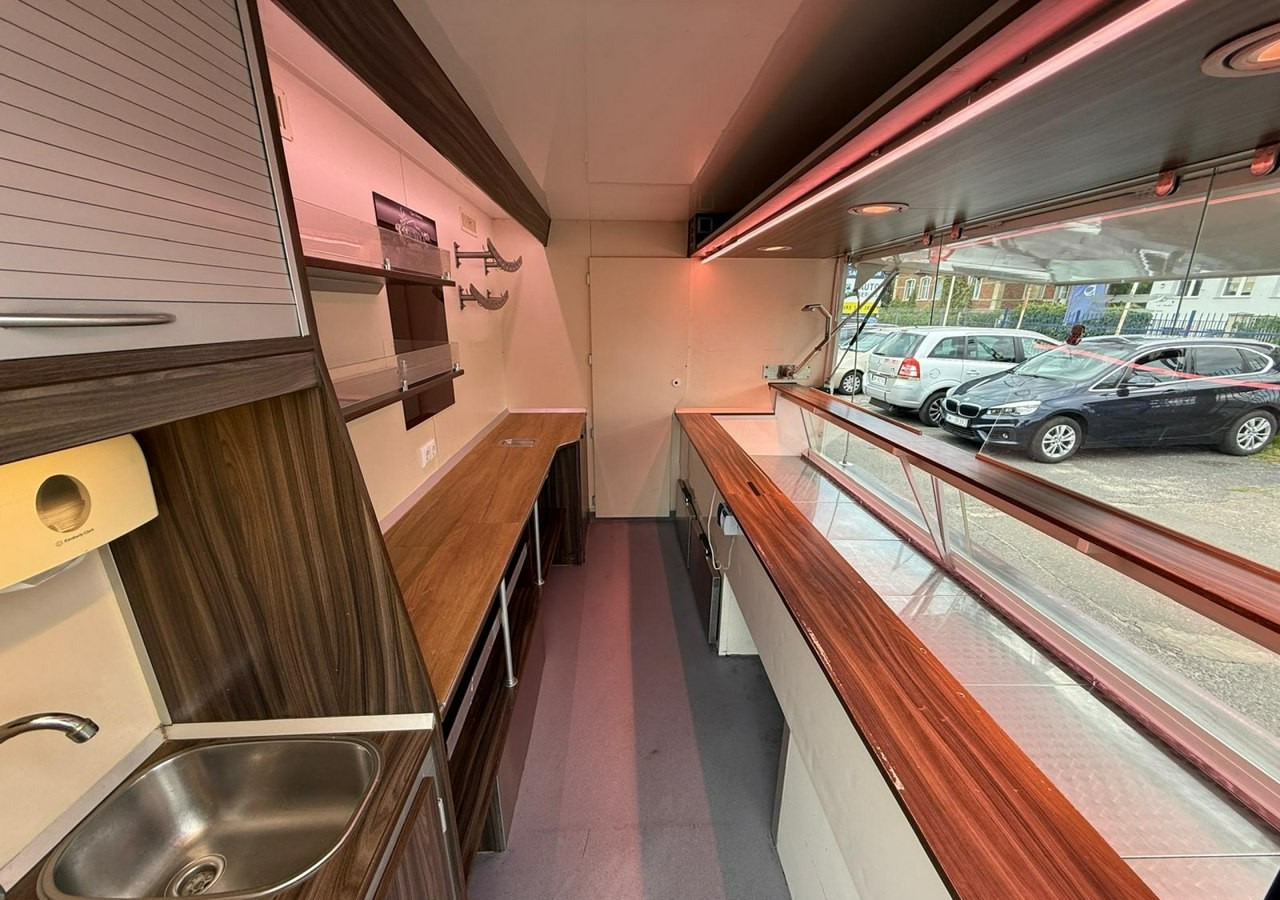 Renault Master Autosklep wędlin Gastronomiczny Food Truck Foodtruck Sklep Solar 20 - Zelfrijdende verkoopwagen: afbeelding 2 Renault Master Autosklep wędlin Gastronomiczny Food Truck Foodtruck Sklep Solar 20 - Zelfrijdende verkoopwagen: afbeelding 2