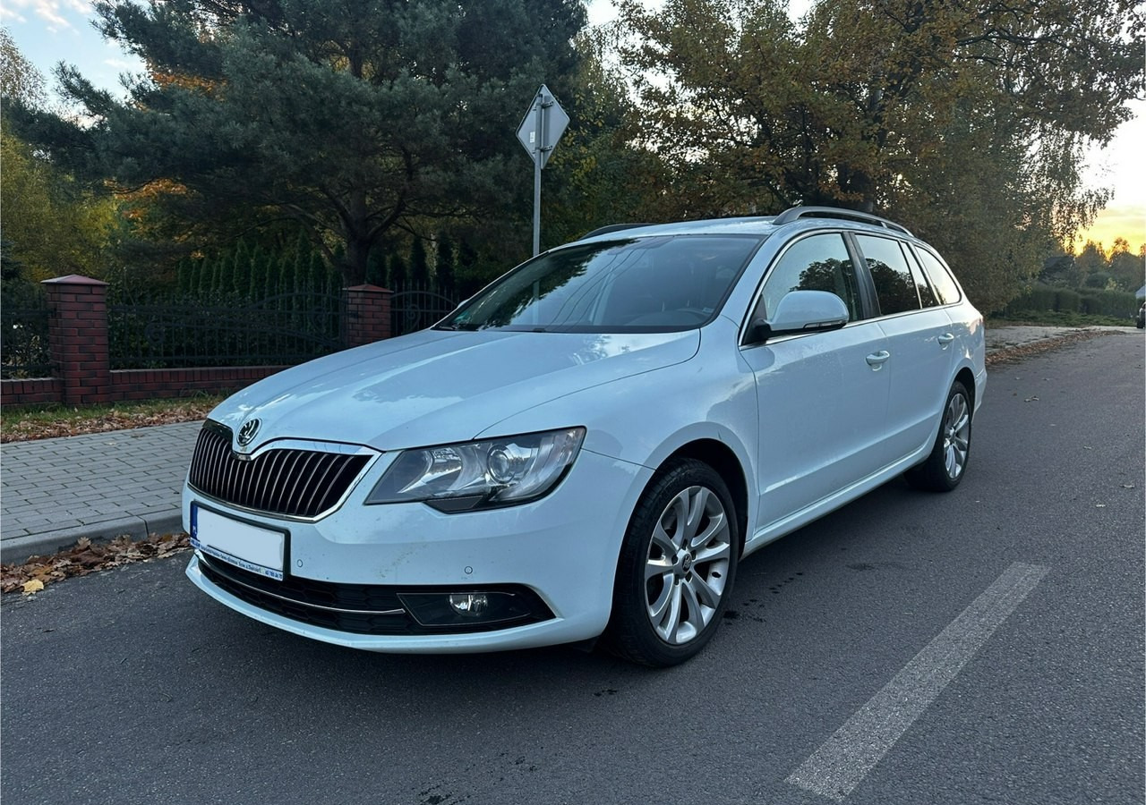 Skoda Superb II Skoda Superb 1.8TSI 160KM LPG PRINS 2035 KLIMA NAVI PDC XENON 2015 - Stationwagen: afbeelding 1 Skoda Superb II Skoda Superb 1.8TSI 160KM LPG PRINS 2035 KLIMA NAVI PDC XENON 2015 - Stationwagen: afbeelding 1