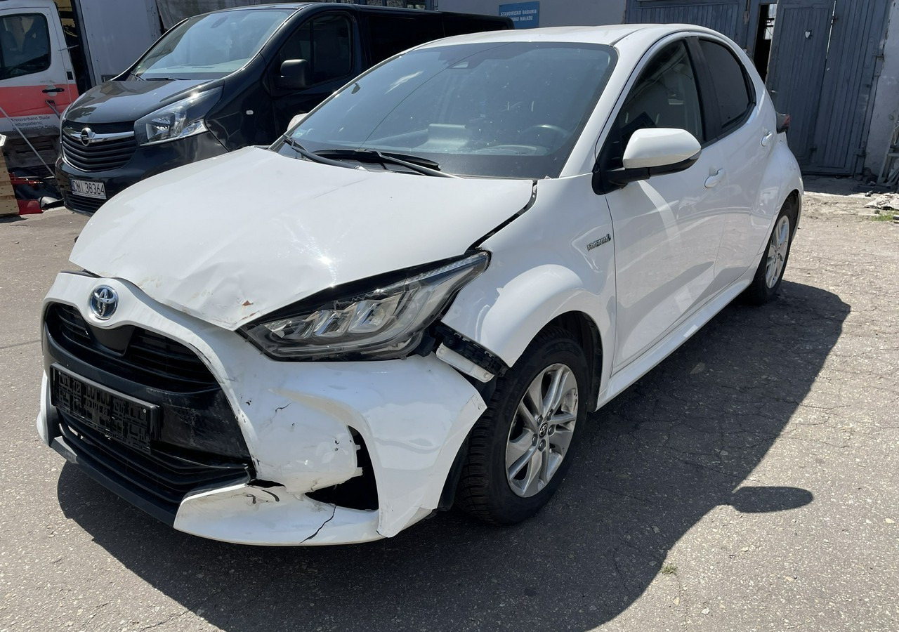 Toyota Yaris IV Toyota Yaris Hybrid 1.5 Active Salon PL 2023 FV 23% - Hatchback: afbeelding 1 Toyota Yaris IV Toyota Yaris Hybrid 1.5 Active Salon PL 2023 FV 23% - Hatchback: afbeelding 1