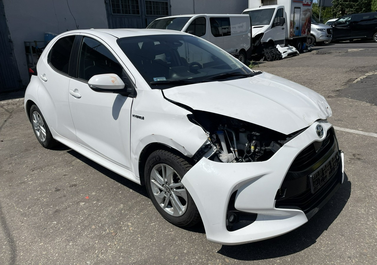 Toyota Yaris IV Toyota Yaris Hybrid 1.5 Active Salon PL 2023 FV 23% - Hatchback: afbeelding 2 Toyota Yaris IV Toyota Yaris Hybrid 1.5 Active Salon PL 2023 FV 23% - Hatchback: afbeelding 2