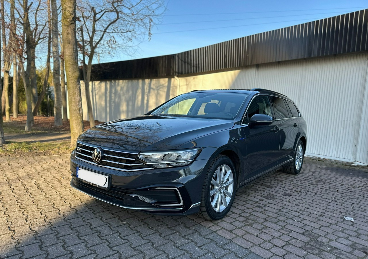 Volkswagen Passat B8 GTE 1.4TSI 218KM Hybryda Plug-in zasięg 50km Panorama*Navi*Skóra*FV2 - Personenwagen: afbeelding 1 Volkswagen Passat B8 GTE 1.4TSI 218KM Hybryda Plug-in zasięg 50km Panorama*Navi*Skóra*FV2 - Personenwagen: afbeelding 1
