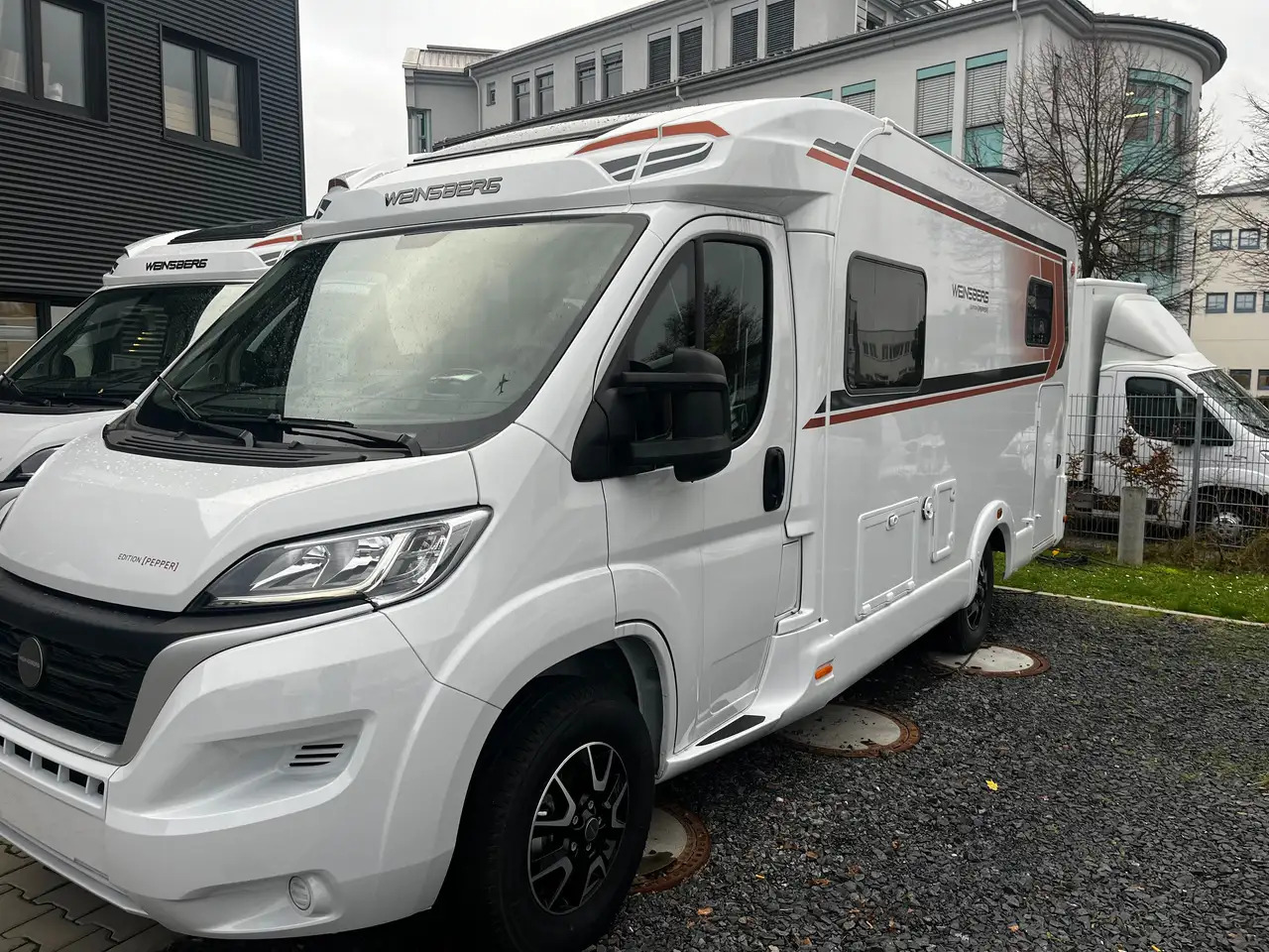 Weinsberg CaraCompact 600 MEG Pepper Mietwagen Verfügbar - Half integraal camper: afbeelding 3 Weinsberg CaraCompact 600 MEG Pepper Mietwagen Verfügbar - Half integraal camper: afbeelding 3