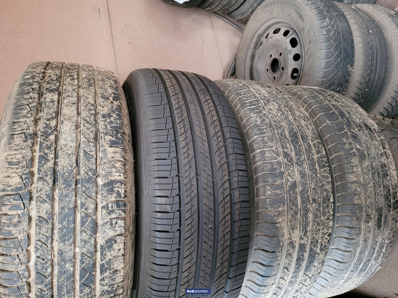 Div winterbanden met velgen 2x setje kia sorento 1x setje volvo xc 60 - Complete wiel voor Personenwagen: afbeelding 4 Div winterbanden met velgen 2x setje kia sorento 1x setje volvo xc 60 - Complete wiel voor Personenwagen: afbeelding 4
