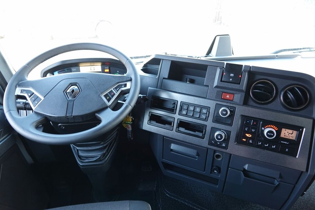 Interieur foto 2: Trekker Renault T 520 / 13L / MAXISPACE / RETARDER / SALONKA Renault T 520 / 13L / MAXISPACE / RETARDER / SALONKA