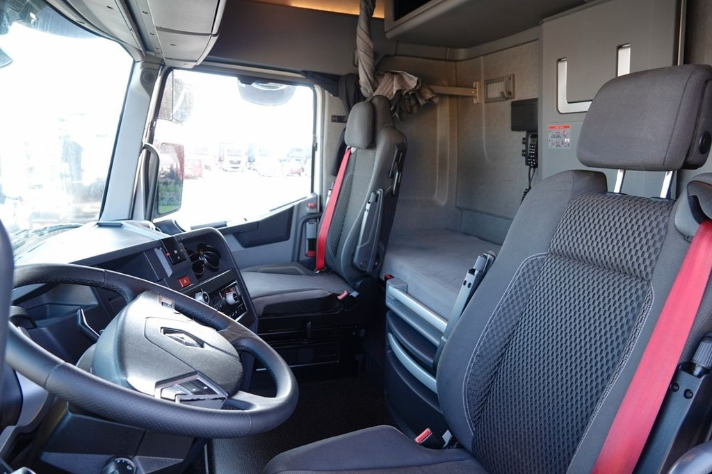 Interieur foto 1: Trekker Renault T 520 / 13L / MAXISPACE / RETARDER / SALONKA Renault T 520 / 13L / MAXISPACE / RETARDER / SALONKA