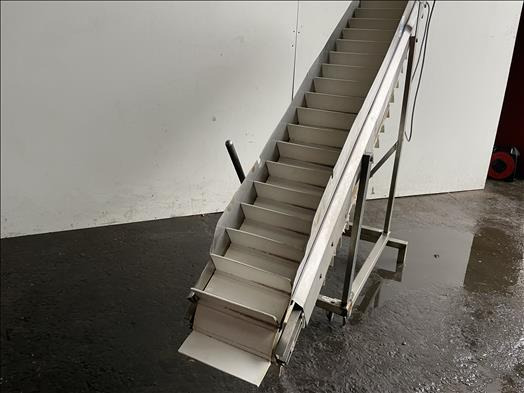NNP Flighted elevator conveyor - Transportband: afbeelding 3 NNP Flighted elevator conveyor - Transportband: afbeelding 3