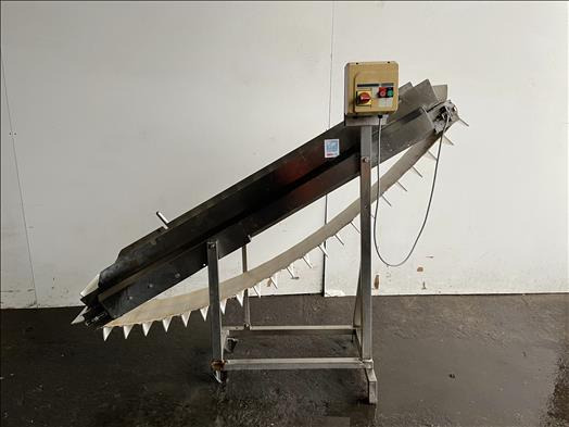NNP Flighted elevator conveyor - Transportband: afbeelding 1 NNP Flighted elevator conveyor - Transportband: afbeelding 1