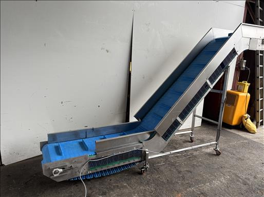 NNP Flighted elevator conveyor - Transportband: afbeelding 2 NNP Flighted elevator conveyor - Transportband: afbeelding 2