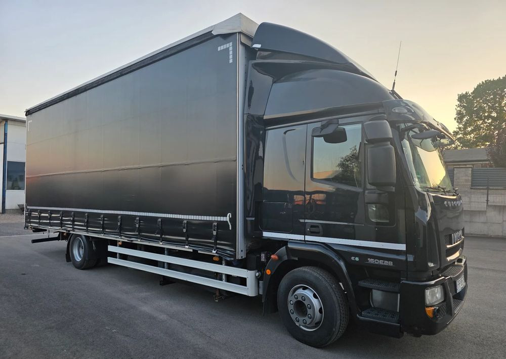 Iveco EUROCARGO 160E28 19 PAL. / FIRANKA / MANUAL / - Schuifzeilen vrachtwagen: afbeelding 2 Iveco EUROCARGO 160E28 19 PAL. / FIRANKA / MANUAL / - Schuifzeilen vrachtwagen: afbeelding 2