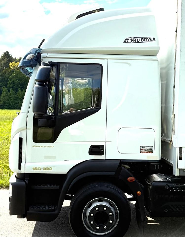 Iveco EUROCARGO 160E320/FIRANKA/WINDA/AUTOMAT/NISKI PRZEBIEG/E6/SPROWADZONY/PIERWSZY WŁAŚCICIEL - Schuifzeilen vrachtwagen: afbeelding 4 Iveco EUROCARGO 160E320/FIRANKA/WINDA/AUTOMAT/NISKI PRZEBIEG/E6/SPROWADZONY/PIERWSZY WŁAŚCICIEL - Schuifzeilen vrachtwagen: afbeelding 4