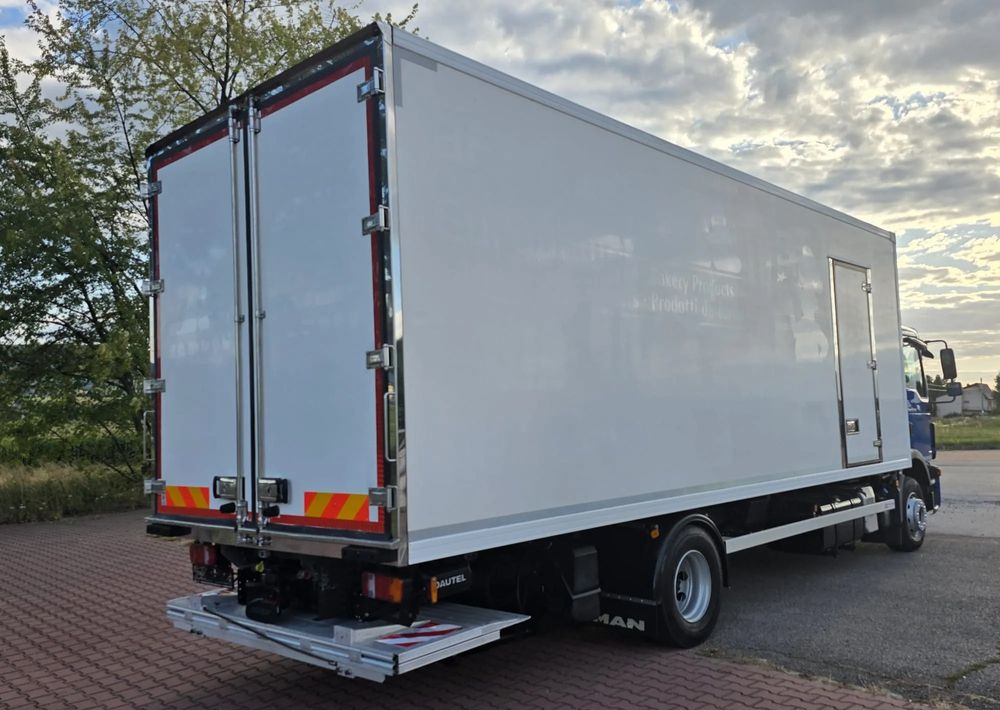 MAN TGM 15.250 / CHŁODNIA / WINDA / 2018 ROK / 230 TYŚ KM / BOCZNE DRZWI / AUTOMAT / SPROWADZONY / E6 / 18 EUROPALET/ - Koelwagen vrachtwagen: afbeelding 4 MAN TGM 15.250 / CHŁODNIA / WINDA / 2018 ROK / 230 TYŚ KM / BOCZNE DRZWI / AUTOMAT / SPROWADZONY / E6 / 18 EUROPALET/ - Koelwagen vrachtwagen: afbeelding 4