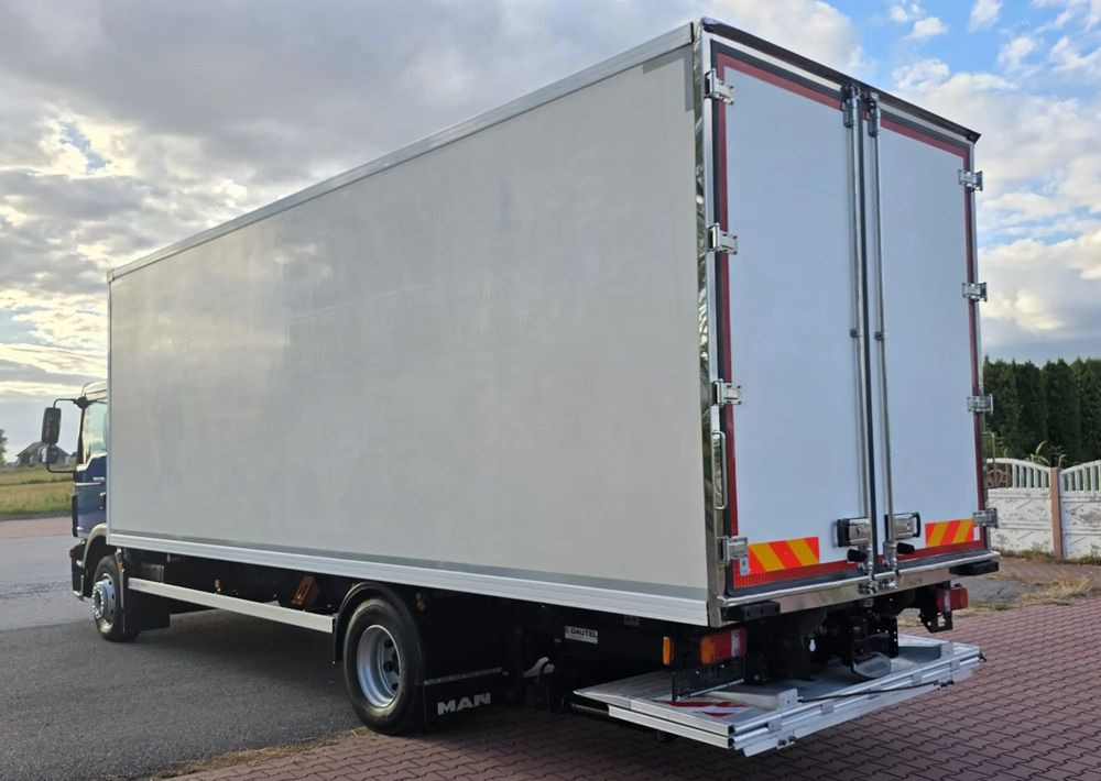 MAN TGM 15.250 / CHŁODNIA / WINDA / 2018 ROK / 230 TYŚ KM / BOCZNE DRZWI / AUTOMAT / SPROWADZONY / E6 / 18 EUROPALET/ - Koelwagen vrachtwagen: afbeelding 3 MAN TGM 15.250 / CHŁODNIA / WINDA / 2018 ROK / 230 TYŚ KM / BOCZNE DRZWI / AUTOMAT / SPROWADZONY / E6 / 18 EUROPALET/ - Koelwagen vrachtwagen: afbeelding 3