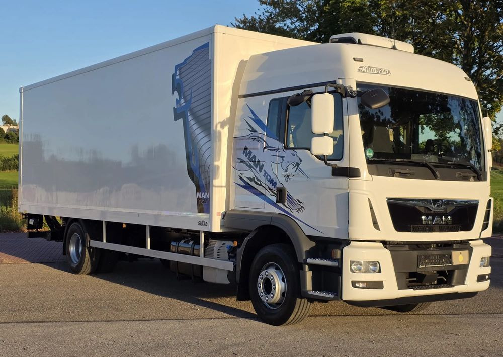 MAN TGM 15.290 / TGL / KONTENER / IZOTERMA / WINDA / KLIMA POSTOJOWA / 2019R / EURO 6 / PEŁEN SERWIS / 8200KG ŁADOWNOŚĆ / SPROWADZONY / ZADBANY / JAK NOWY / KSIĄŻKA SERWISOWA / E6 / 18 PALET - Bakwagen: afbeelding 2 MAN TGM 15.290 / TGL / KONTENER / IZOTERMA / WINDA / KLIMA POSTOJOWA / 2019R / EURO 6 / PEŁEN SERWIS / 8200KG ŁADOWNOŚĆ / SPROWADZONY / ZADBANY / JAK NOWY / KSIĄŻKA SERWISOWA / E6 / 18 PALET - Bakwagen: afbeelding 2