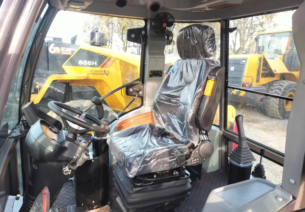 CAT 420 F Caterpillar 420F backhoe loader - Graaflaadmachine: afbeelding 4 CAT 420 F Caterpillar 420F backhoe loader - Graaflaadmachine: afbeelding 4