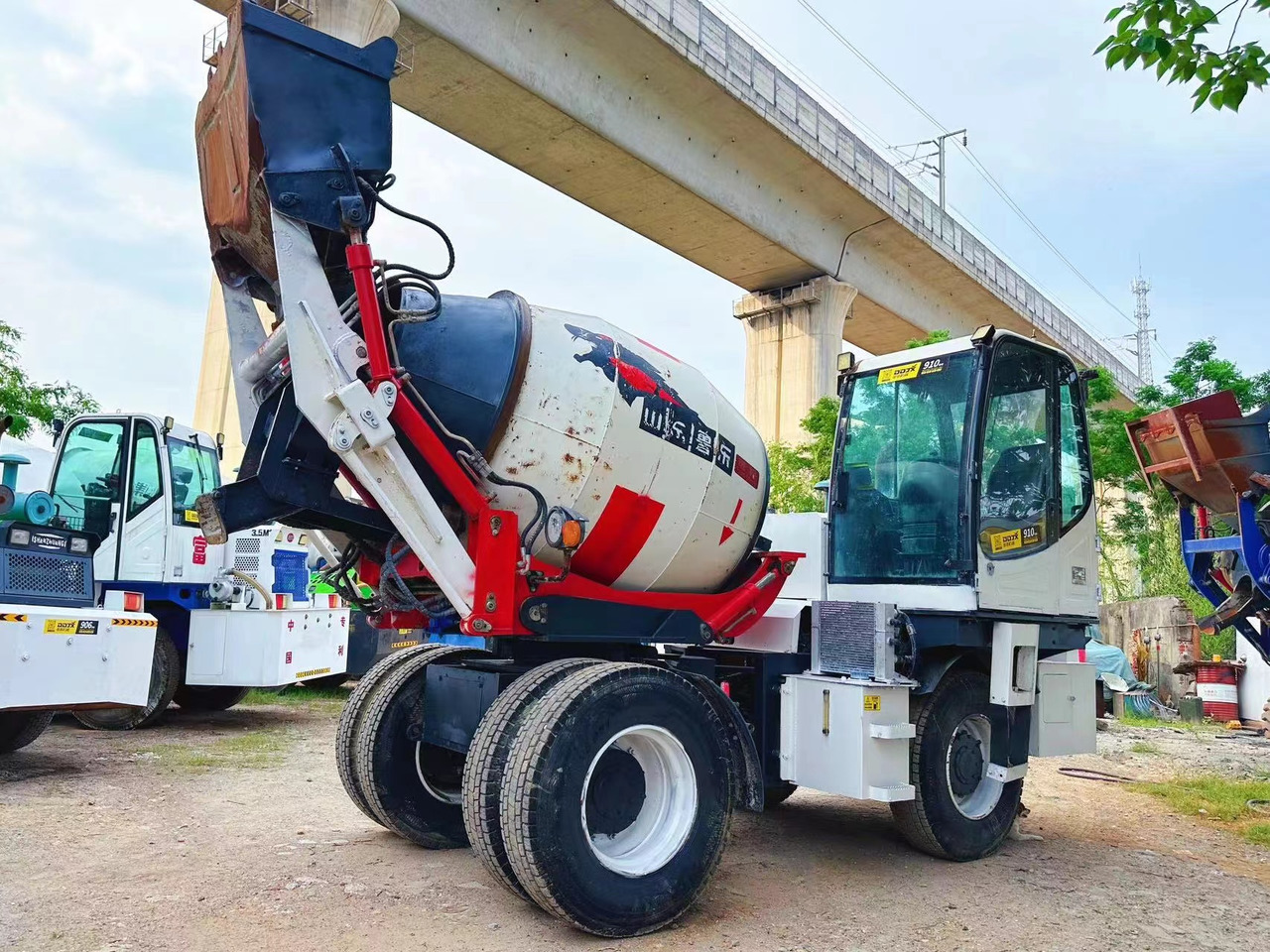 DEYI 2 cubic concrete mixer - Betonmixer: afbeelding 4 DEYI 2 cubic concrete mixer - Betonmixer: afbeelding 4