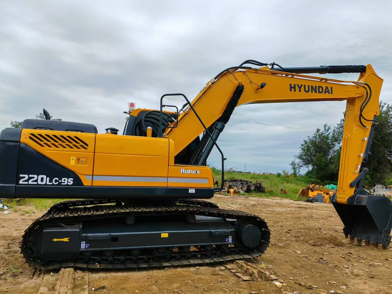 Hyundai Hyundai 220 LC-9 S - Rupsgraafmachine: afbeelding 1 Hyundai Hyundai 220 LC-9 S - Rupsgraafmachine: afbeelding 1