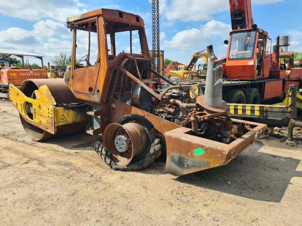 Bomag BW 213 D H-4 FOR PARTS - Schapenpootwals/ Grondverdichter: afbeelding 2 Bomag BW 213 D H-4 FOR PARTS - Schapenpootwals/ Grondverdichter: afbeelding 2