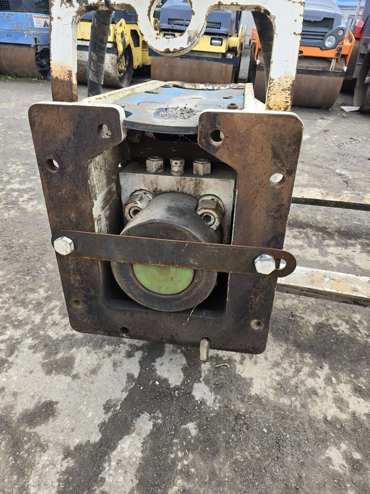 Furukawa FRD - Hydraulische hamer voor Bouwmachine: afbeelding 4 Furukawa FRD - Hydraulische hamer voor Bouwmachine: afbeelding 4