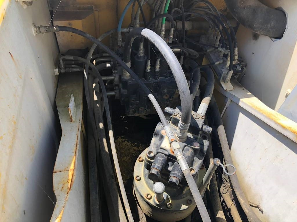 Rupsgraafmachine New Holland E 215 B FOR PARTS: afbeelding 6 Rupsgraafmachine New Holland E 215 B FOR PARTS: afbeelding 6