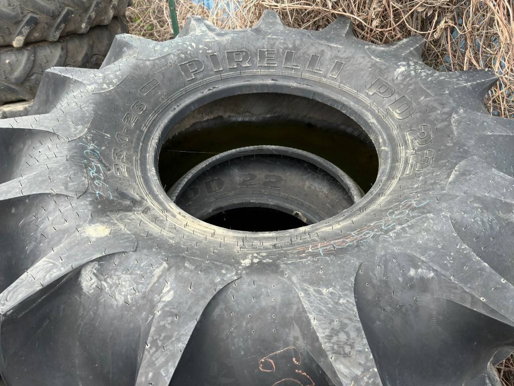 Pirelli 23.1/26 Harvester Tyres - Band voor Landbouwmachine: afbeelding 3 Pirelli 23.1/26 Harvester Tyres - Band voor Landbouwmachine: afbeelding 3