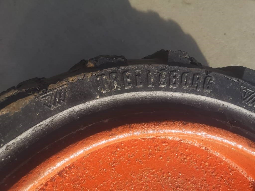 Trelleborg 31x10-20 - Band voor Bouwmachine: afbeelding 3 Trelleborg 31x10-20 - Band voor Bouwmachine: afbeelding 3