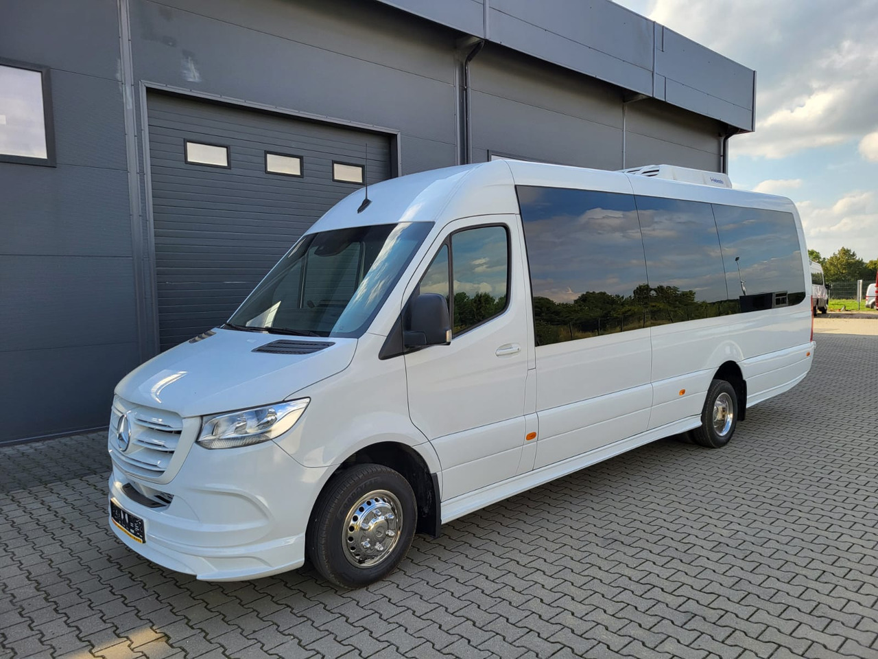Mercedes-Benz Sprinter 519 CDI 24 places + 4 standing NEW - Touringcar: afbeelding 2 Mercedes-Benz Sprinter 519 CDI 24 places + 4 standing NEW - Touringcar: afbeelding 2